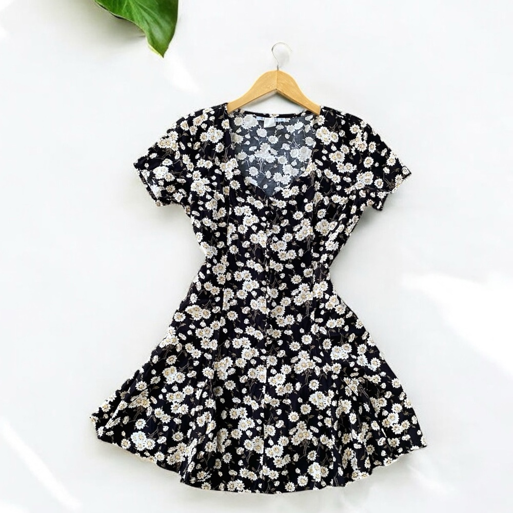 Vintage 90’s Daisy Floral Grunge Button Up Mini Dress